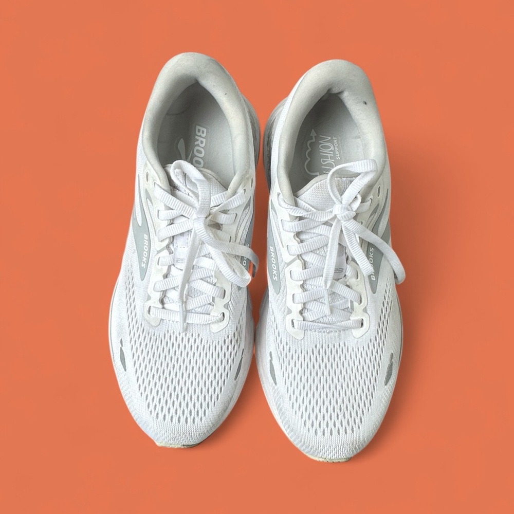 Brooks Adrenaline GTS 23 Women’s Running Shoes White Gray Size 9.5 Medium
